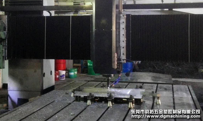 大型數控龍門銑機械加工操作人員需注意什么？